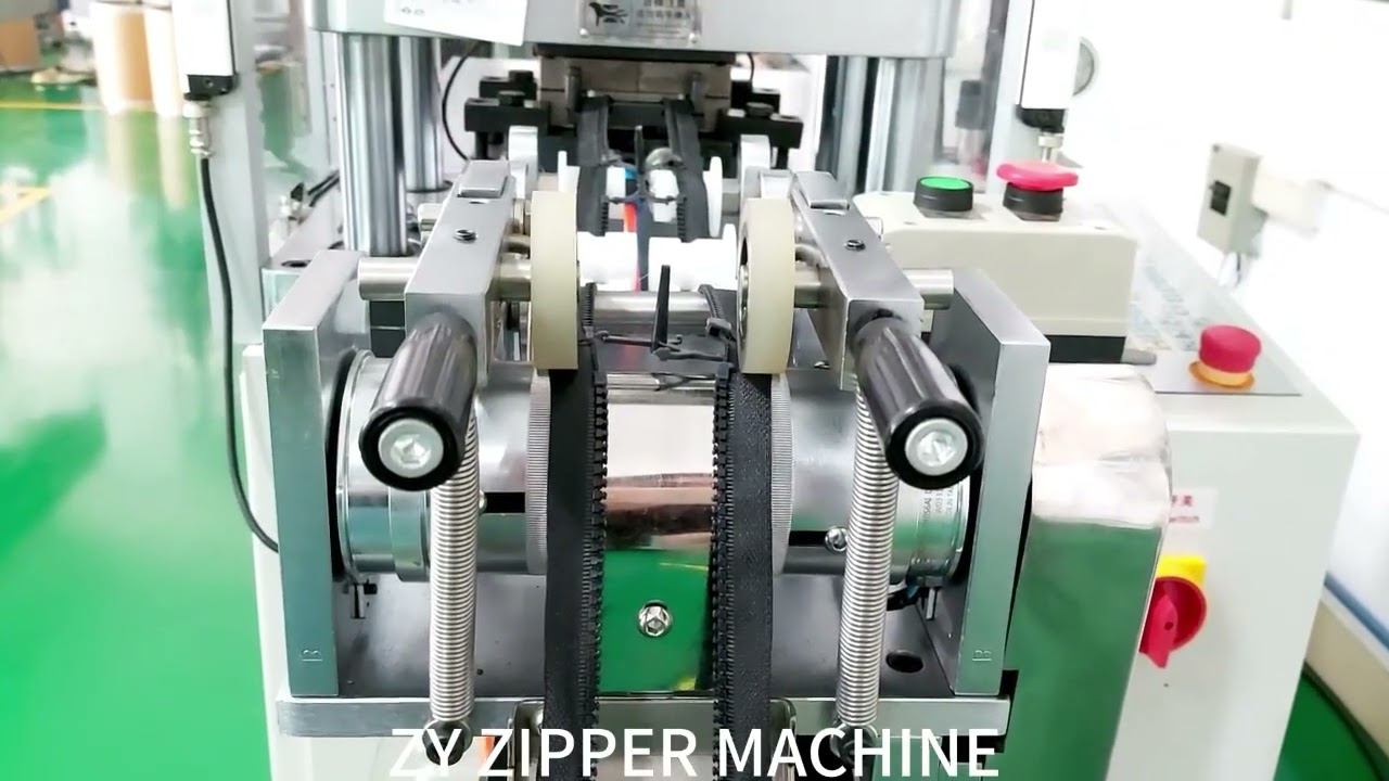 Plastic open end injection machine for top stop and pin box