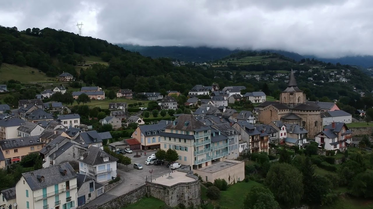 Village de Saint Savin dans les Pyrénées