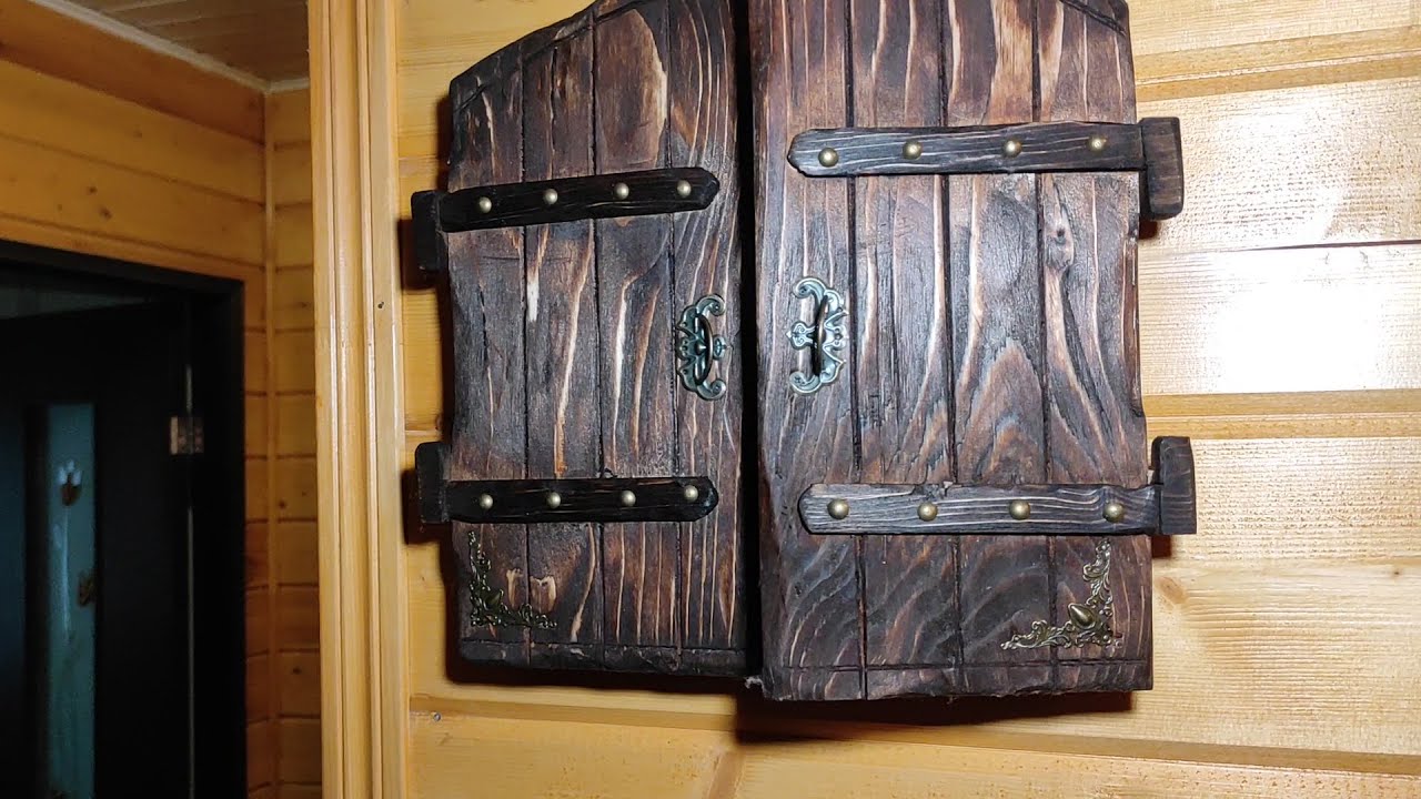 Ключница из дерева под старину.
