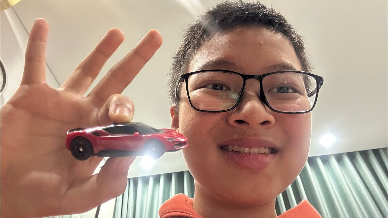 Xe Ferrari của Hotwheels điều khiển được hotwheels RC 