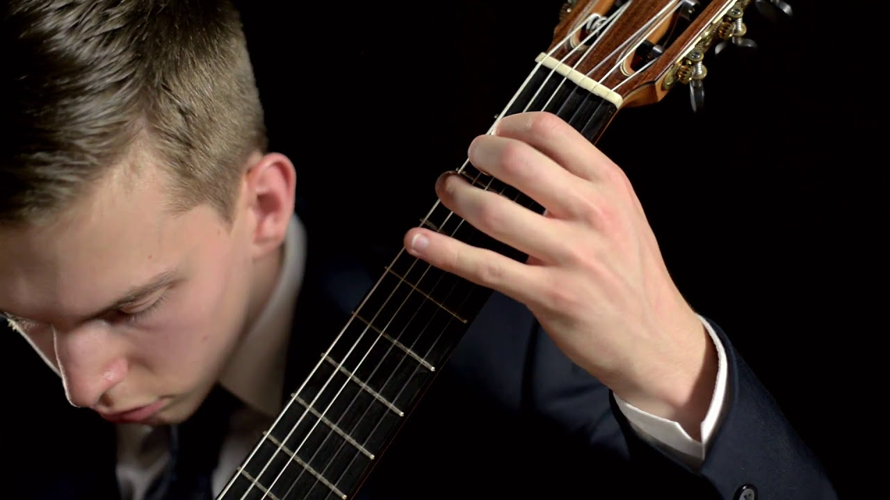 Simon Farintosh plays Castelnuovo-Tedesco Capricho de Goya No. 12, 