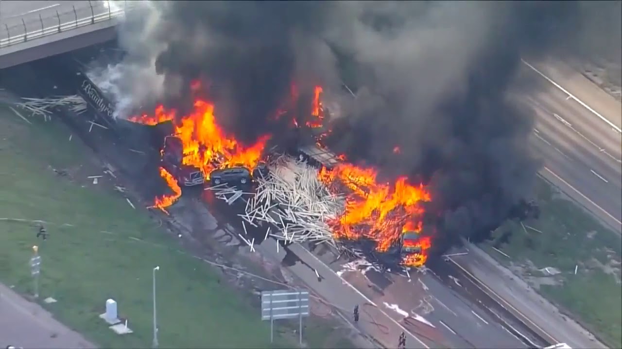 Funeste carambolage monstre sur l&rsquo;autoroute  images du haut des airs