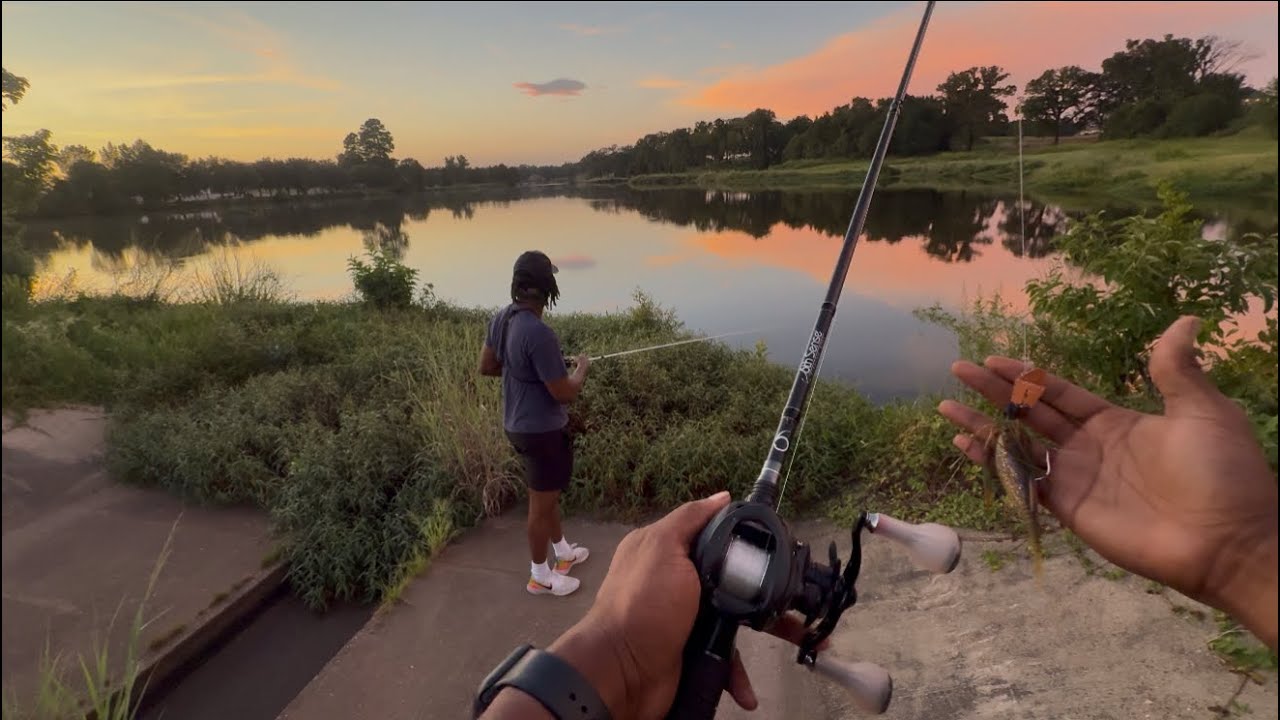 1v1 1hr fishing challenge at a loaded golf course #fishing #fishingvideo #bassfishing #biggish