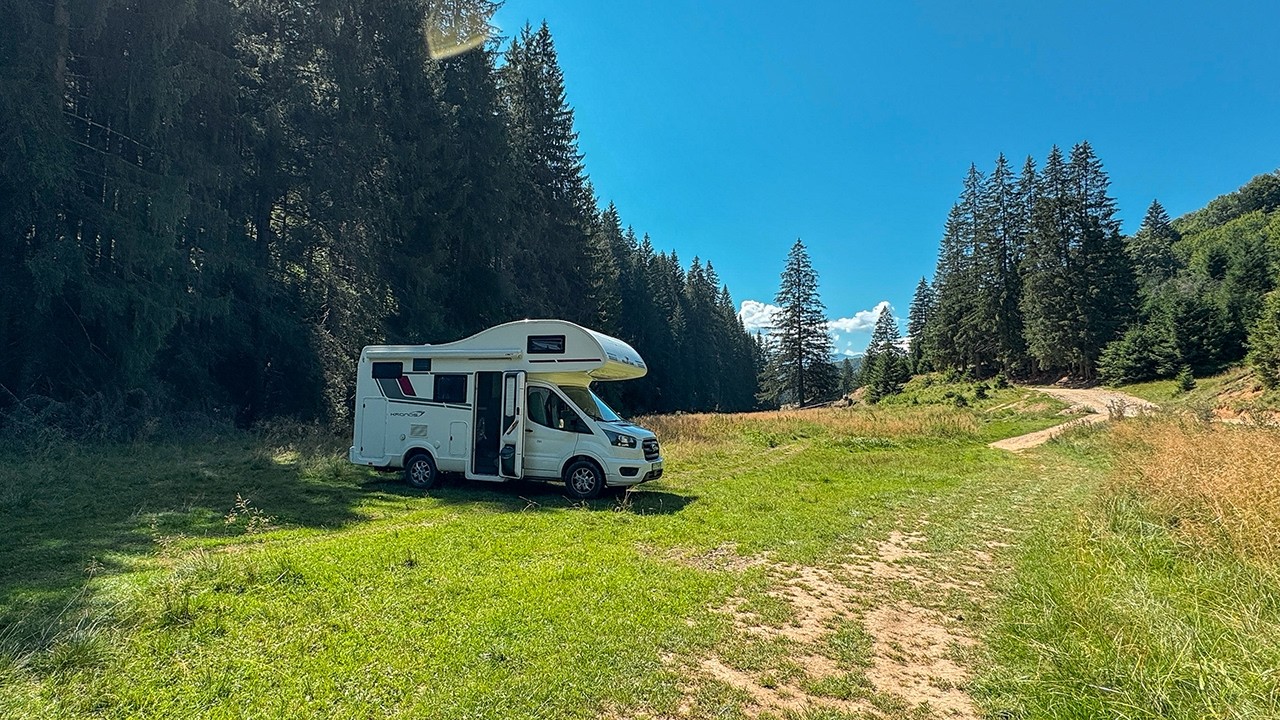 Două săptămâni cu autorulota închiriată: On camping, off camping și primul steak al lui Rareș (Ep.3)