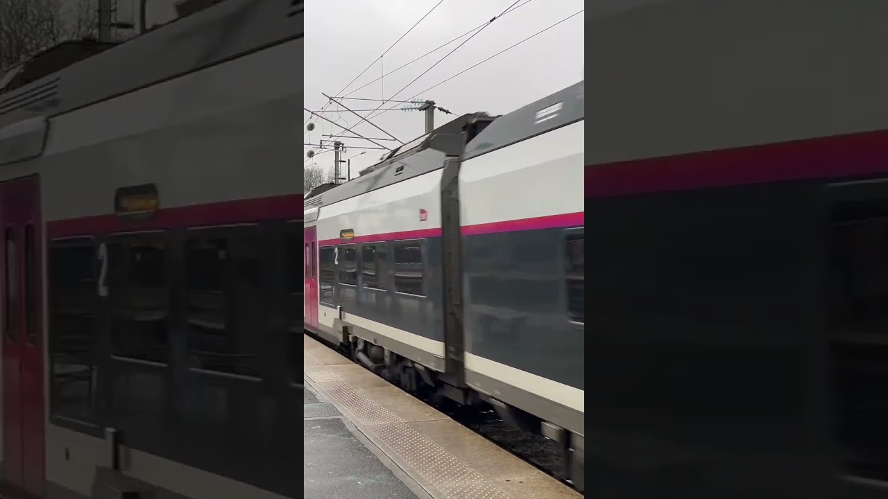 Passage d&rsquo;un Omneo Premium ( Regio 2N) en gare de Meaux