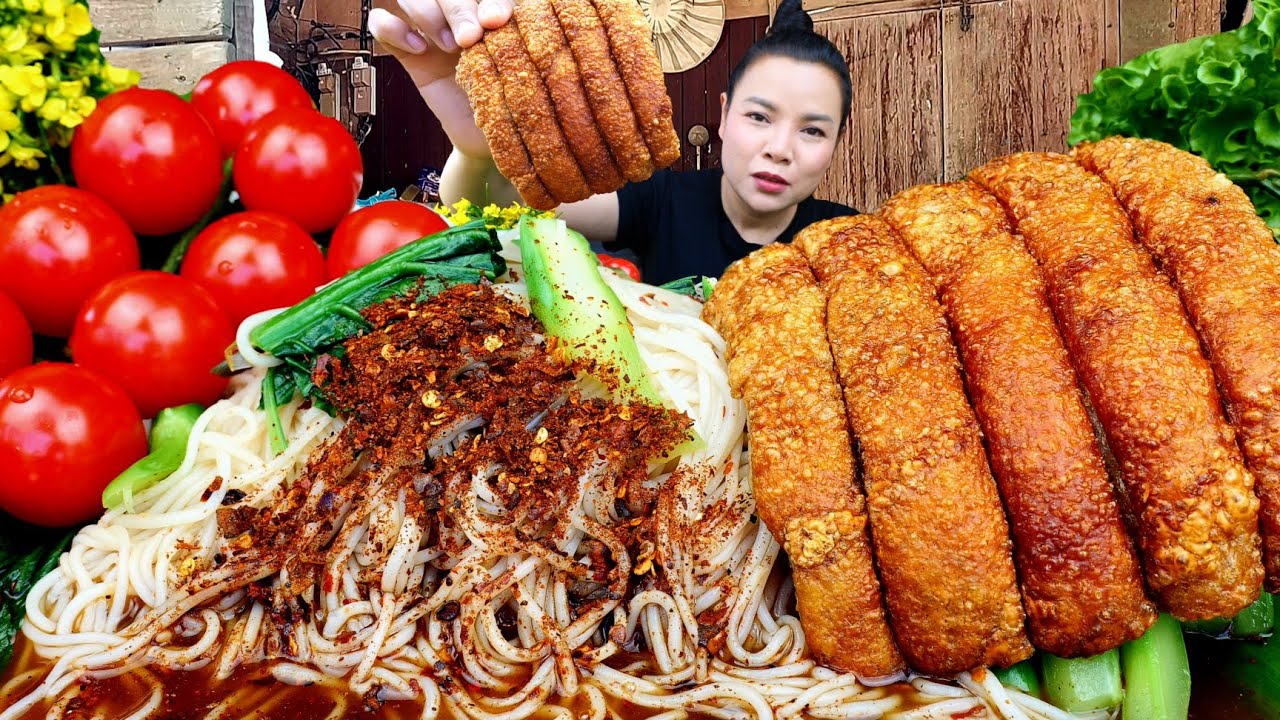 หมูกรอบม้วนกับข้าวปุ้นซาวน้ำปลาร้าเผ็ดๆผักสดเต็มถาดเเซ่บถึงใจ|ส้มซ่าพาเเซ่บ 21 มกราคม ค.ศ. 2026
