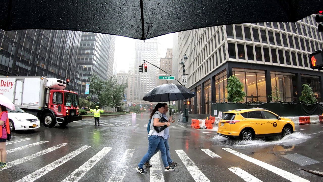 ⁴ᴷ Walking NYC Summer Streets 2018 in the Rain from 59th Street to Foley Square