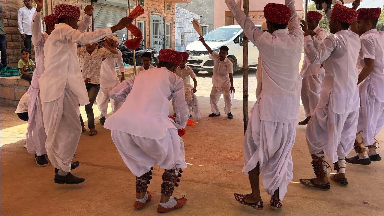 धवा गाँव की गैर।चंग पर नाचने का ये इस गाँव का अपना ही अंदाज़ है।