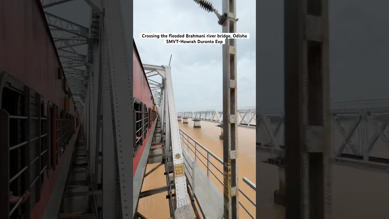 Crossing the flooded Brahmani river bridge, Odisha SMVT-Howrah Duronto Exp