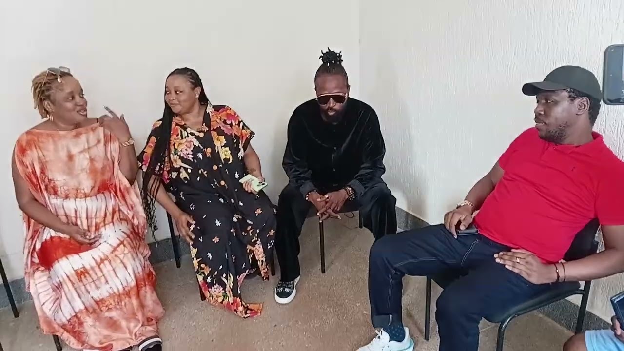 WERRASON visite ces musiciens au TOGO  voici  la simplicité de leader