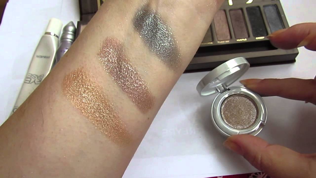 Sombra Moondust de Urban Decay en el color Space Cowboy