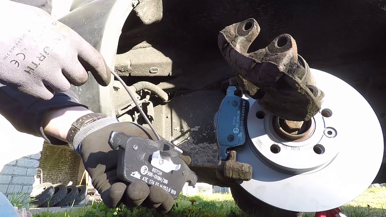 VW T4 ACV Bremsscheibe + Beläge vorne wechseln (PR-Nr. 1LU)