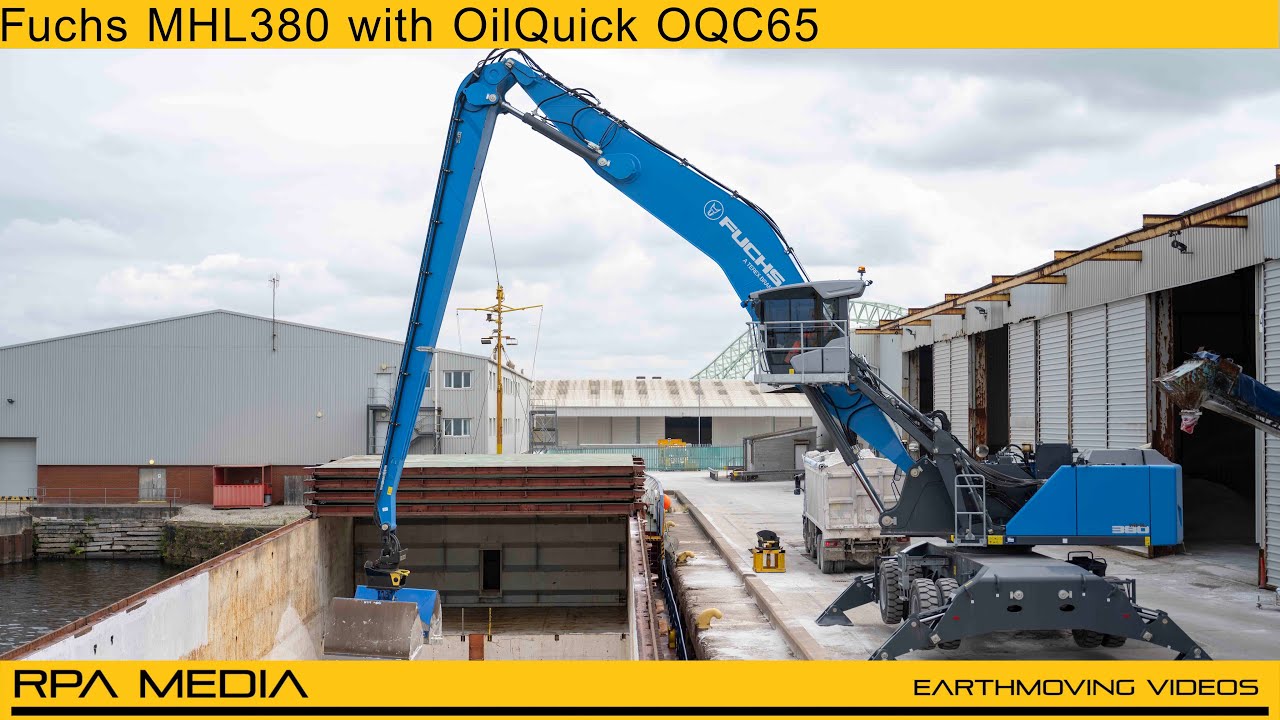 Fuchs MHL380 with OilQuick OQC65 coupler unloading a vessel