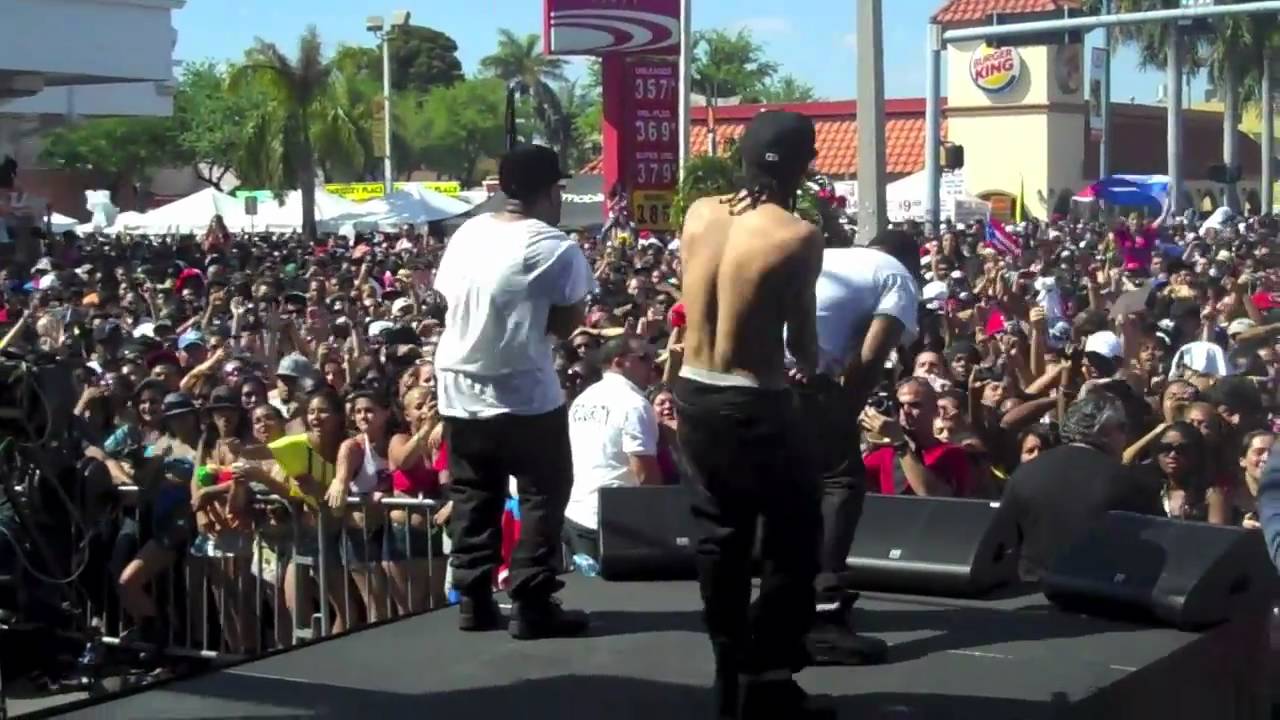 DruPhotoDesigns INC: Pretty Ricky at Calle Ocho Part 2 : Power 96 stage