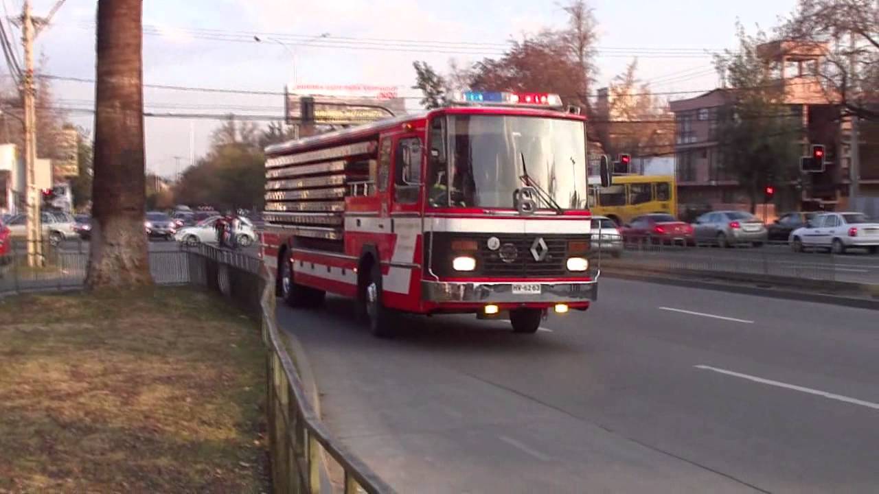 10-0-3 Cuerpo de Bomberos de Ñuñoa. Fire Trucks Arriving to a Scene