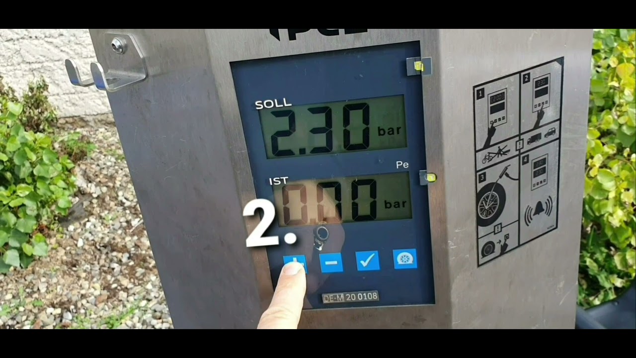 Autoreifen Aufpumpen Tankstelle. Car tire pumping gas station. Araba lastiği şişirme.