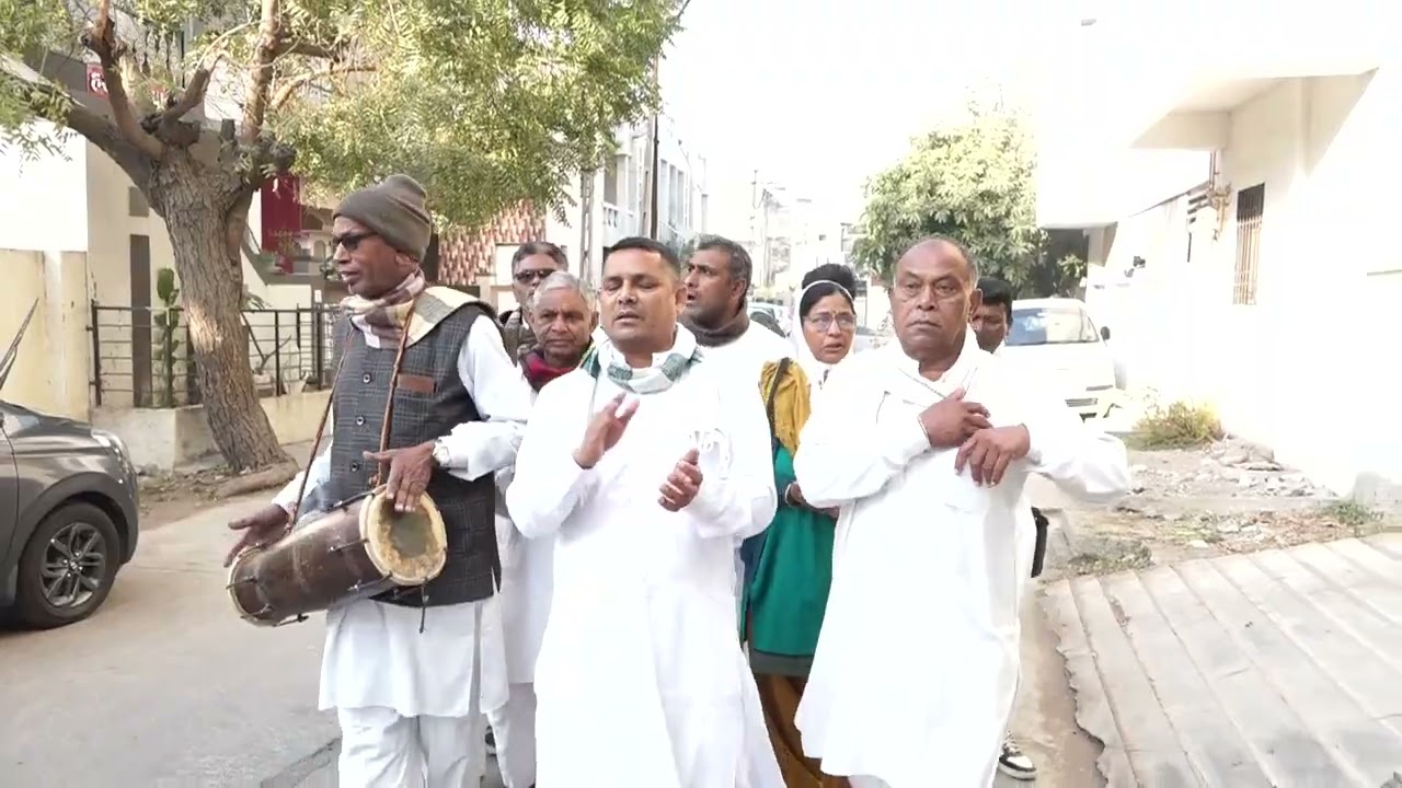 જામનગર શહેરમાં ગલીઓ માં શોભાયાત્રા કાઢવામાં આવી 