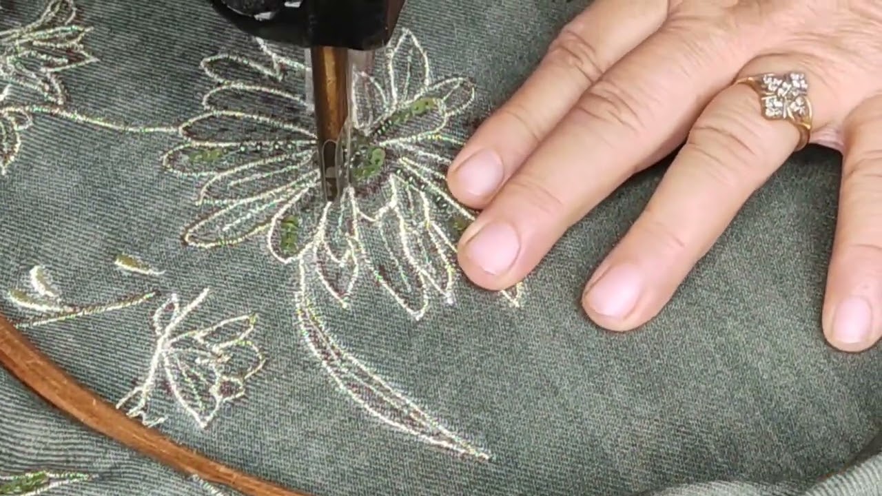 Zari thread 🧵highlight with machine embroidery