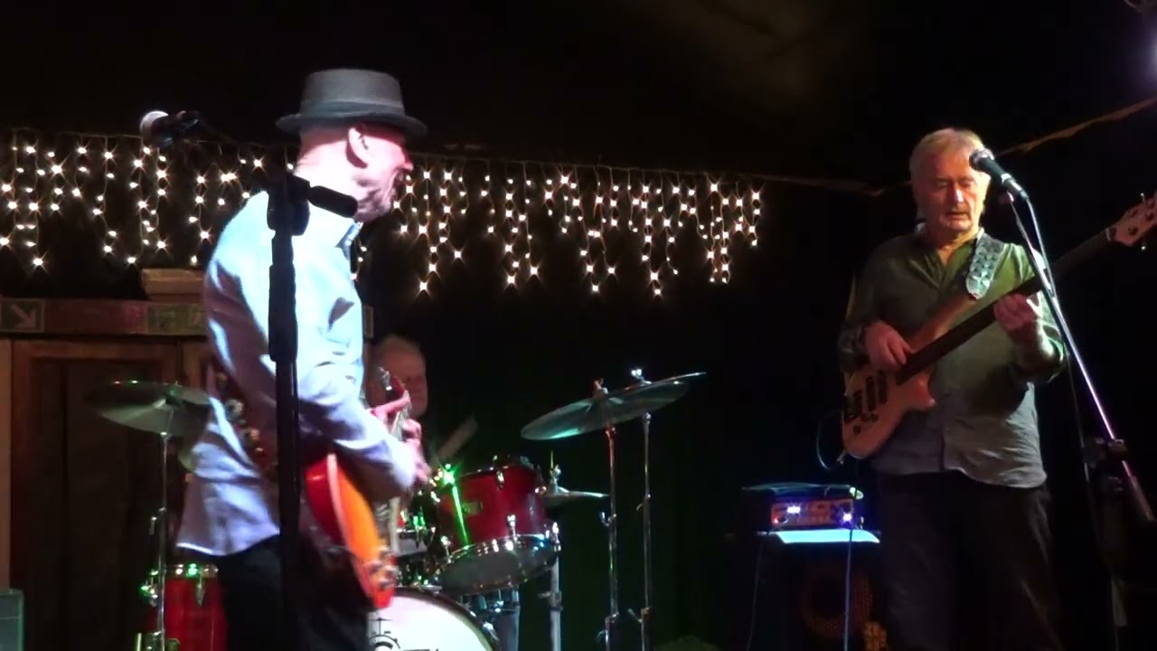 Another terrific blues intro by Papa George Papanicola to the Jimi Hendrix Experience “Red House”