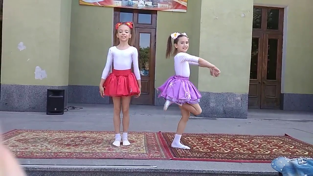 Две подружки