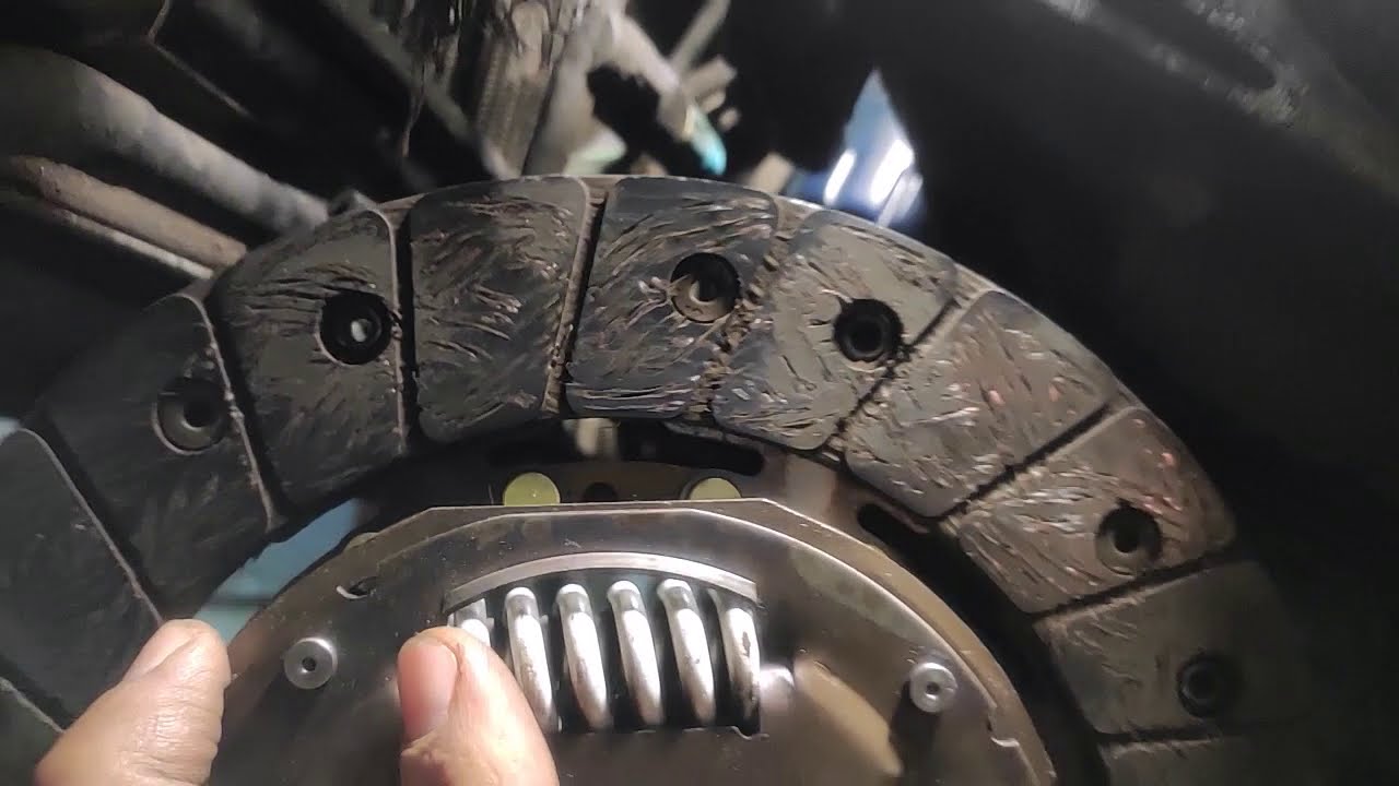 Выдавило сальник.Снятие коробки.Ситроен Ксара пикассо 1. 8