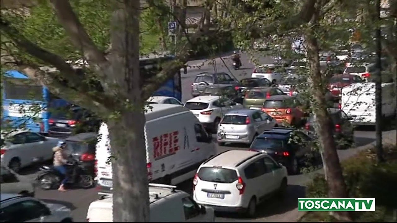 2018-04-18 FIRENZE - CICLISTA MUORE INCIDENTE, È CAOS TRAFFICO MAL GESTITO