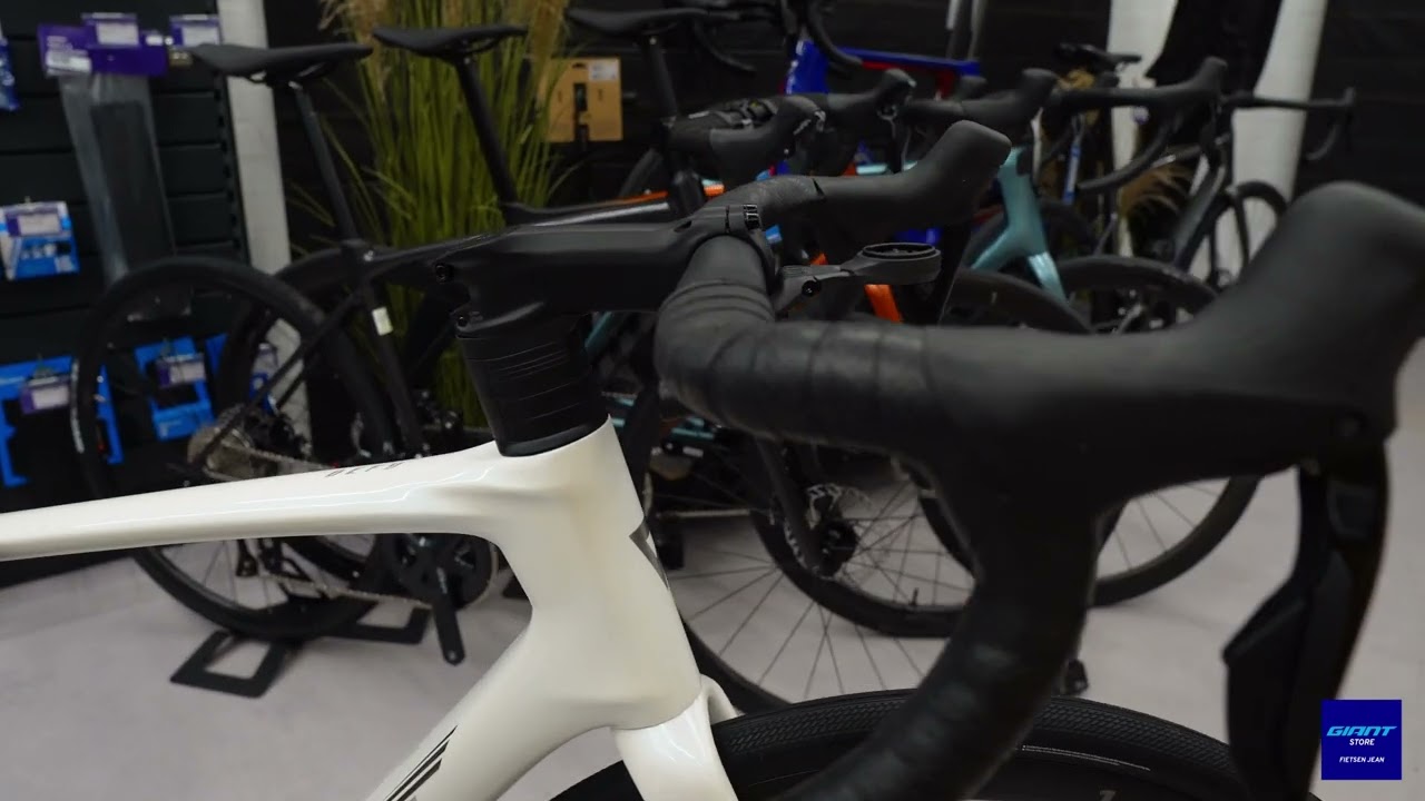 2024 GIANT DEFY ADVANCED PRO 1