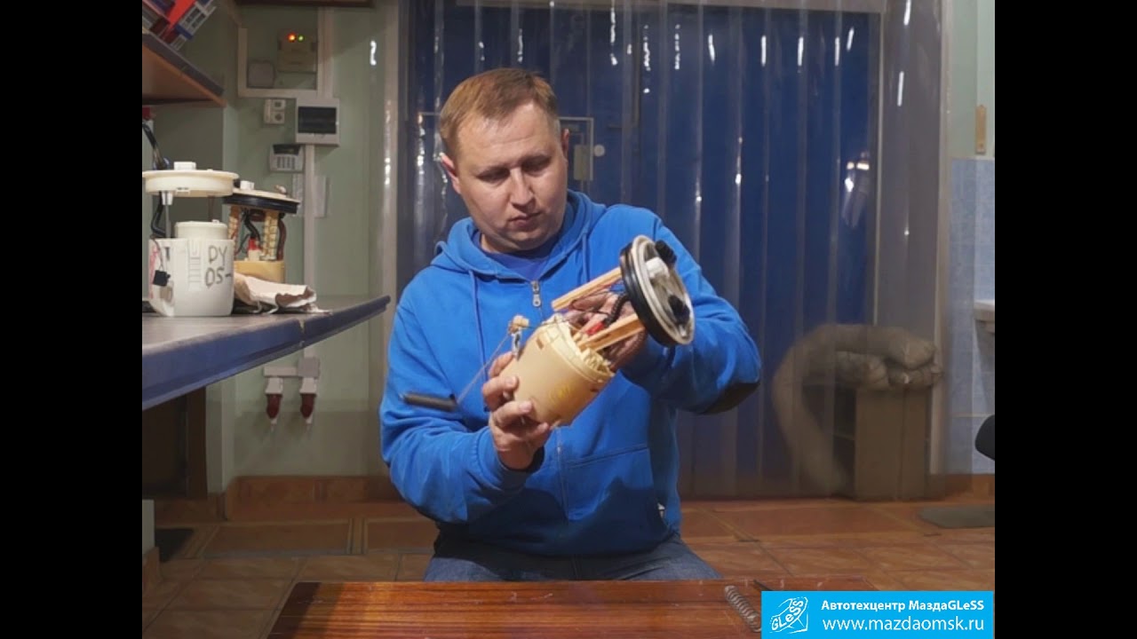 Бензонасос в сборе на Mazda Demio в кузове DY 2002-05 гг.