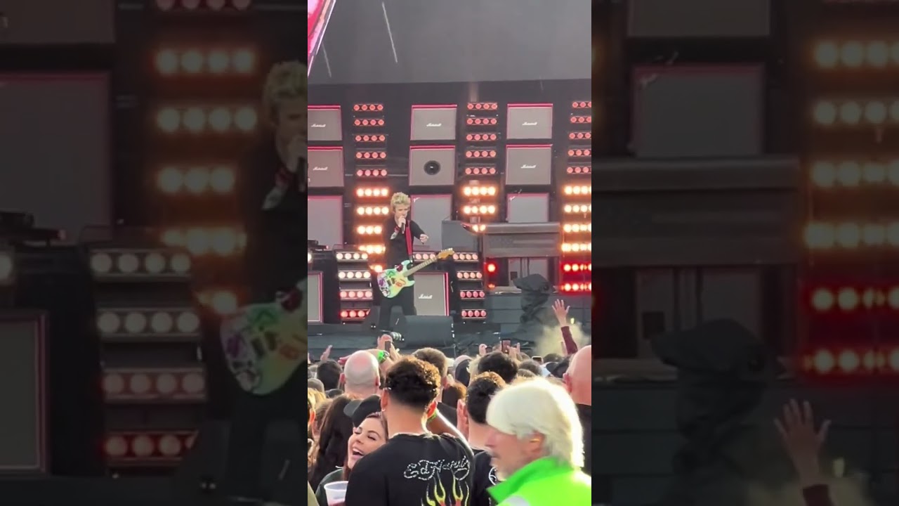 When Billie Joe stops the Green Day Concert to Assist a Fan