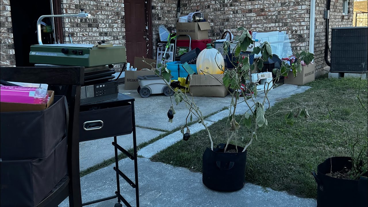 С Новым годом! Добро пожаловать на мою гаражную распродажу. Добро пожаловать домой, эпизод 8.