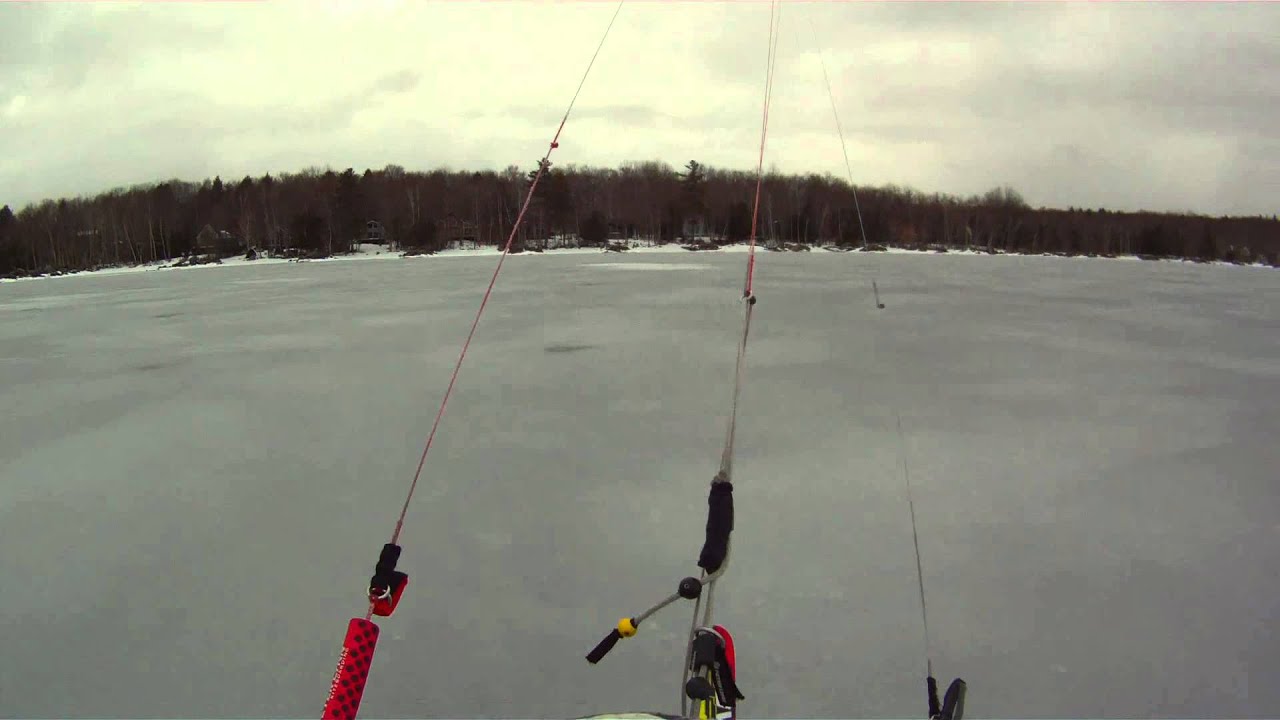 Snowkiter falls through the ice and self rescues.