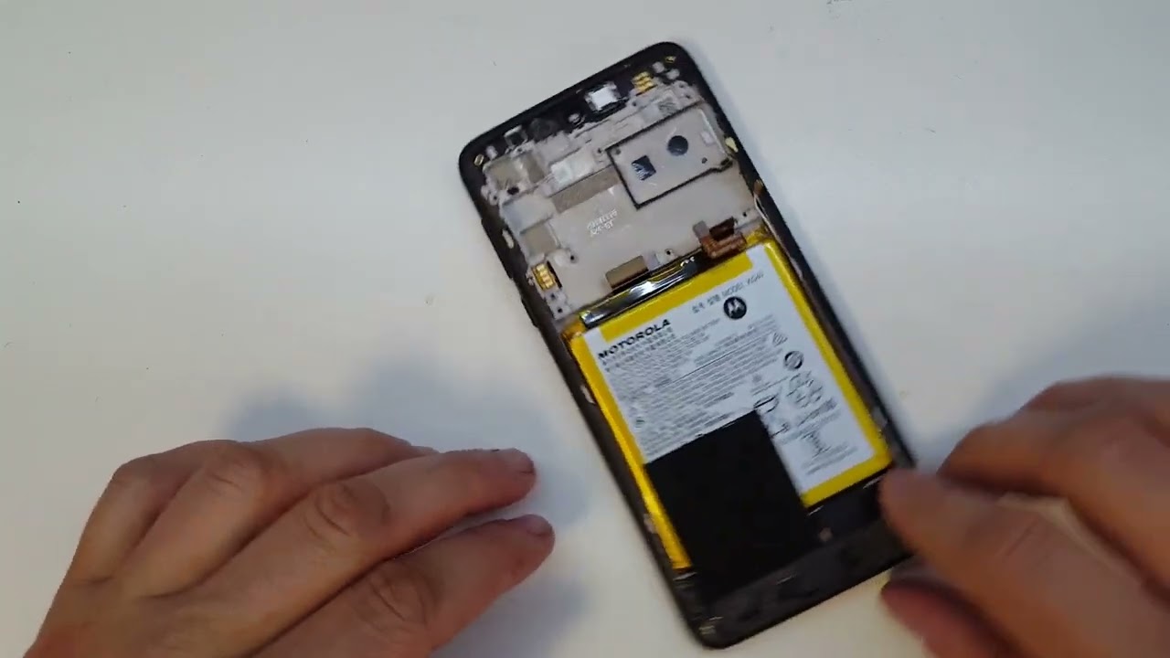 Motorola One Macro disassembly LCD replacement