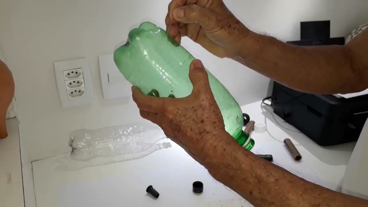 Como transformar garrafa Pet em aspersor eficiente. Simples, barato e ecologicamente correto.