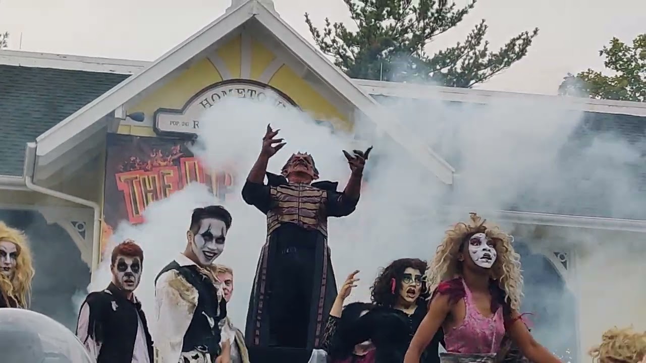 Six Flags Great America - Fright Fest - The Uprising - first show of 2022 - 09/17/2022 @ 5:45pm
