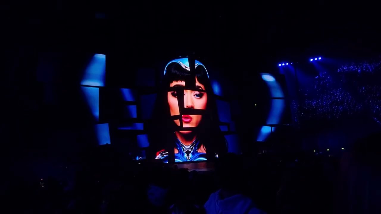 KATY PERRY : INTRO VIDEO + WOMAN'S WORLD (LIVE IN PARIS, ACCOR ARENA 04.11.2025)