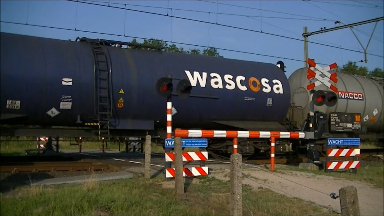 Spoorwegovergang Weert // Dutch railroad crossing