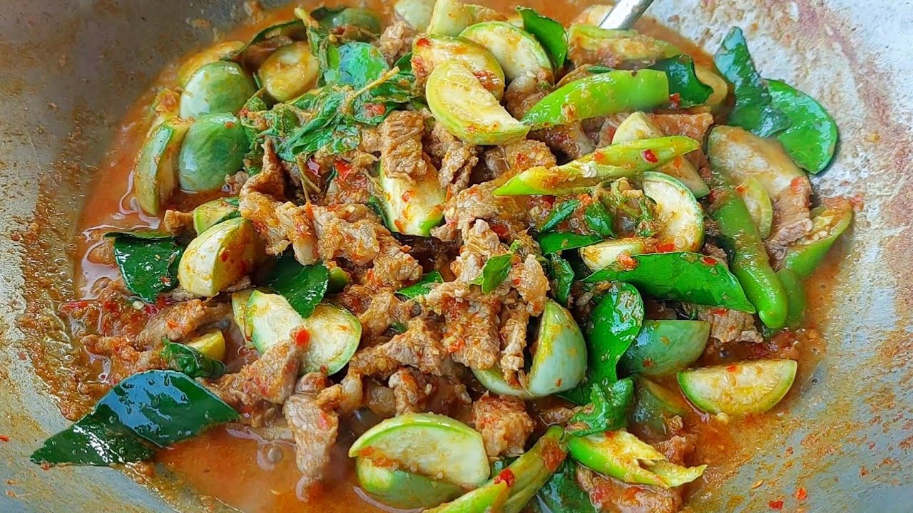 แกงเนื้อมะเขือ ทำแบบนี้มะเขือไม่ดำเคล็ดลับง่ายๆที่หลายคนไม่รู้ น้ำแกงเข้มข้นแตกมันสวยกลิ่นหอมไม่คาว