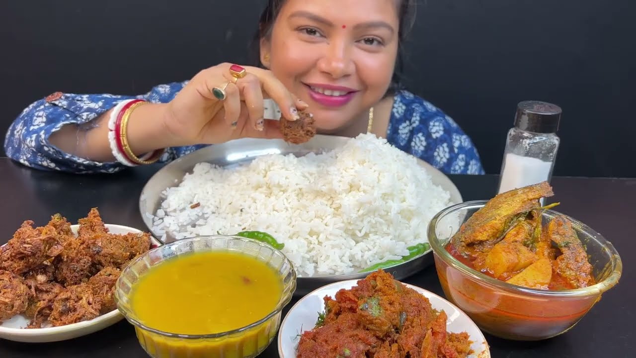 Bigbites, Eating Rice With Chuno macher Bora, Dal, Lote Jhuri, Tangrar Jhal।।