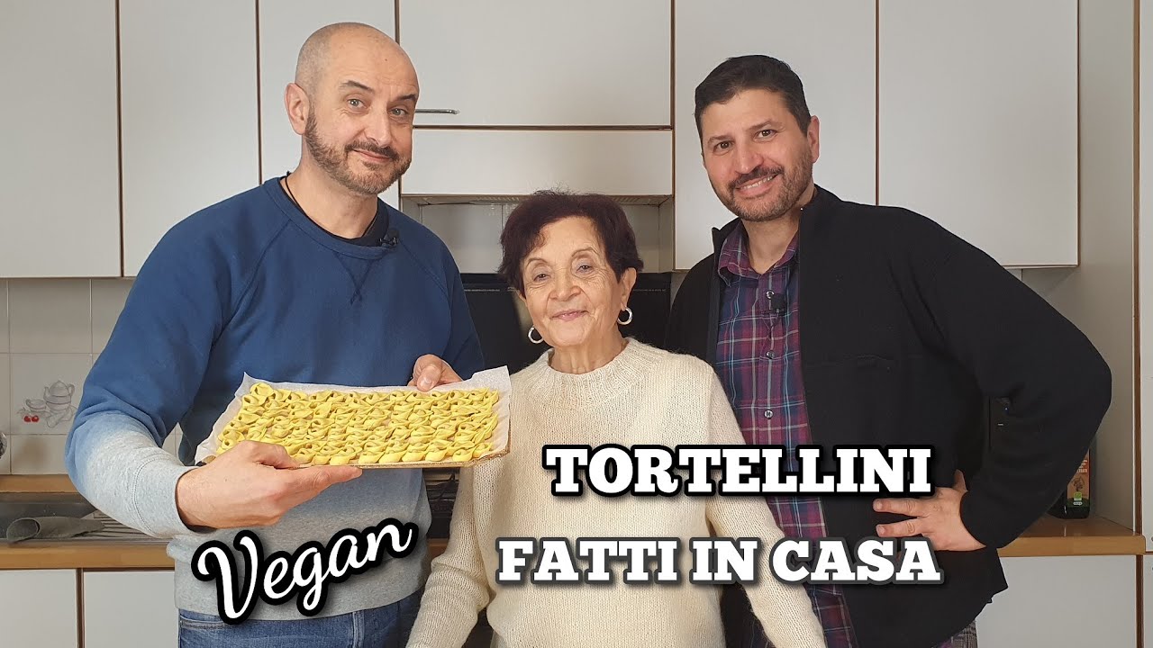Tortellini emiliani fatti in casa. Ricetta vegan. Prepariamo brodo vegetale, ripieno e tortellino