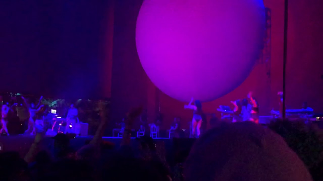 Break up with your Girlfriend, I’m bored Ariana Grande Coachella Performance