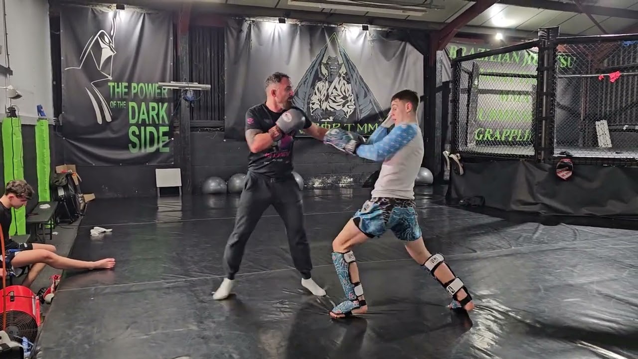Pressure Sparring with Coach (Wayne Arandjelovic) #NewportMMA #thejourneykeepsgoing 