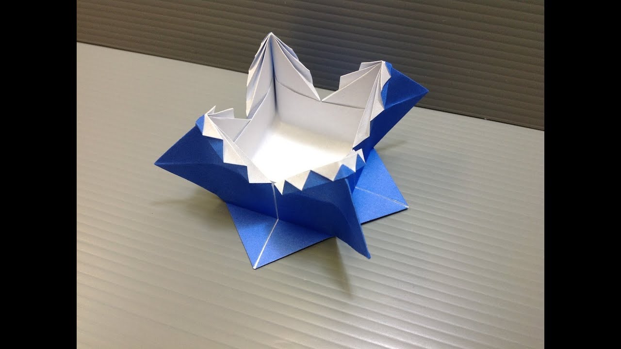 Daily Origami: 038 - Zig Zag Box or Spanish Box