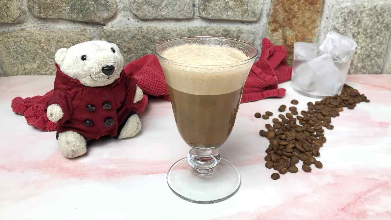 Caff&egrave; Shakerato spumoso e senza zucchero