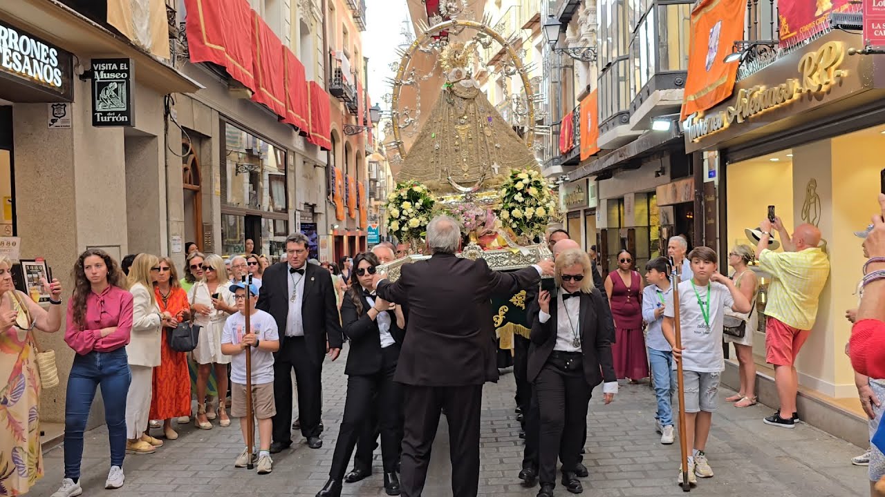 LA ESPERANZA en procesión 2025