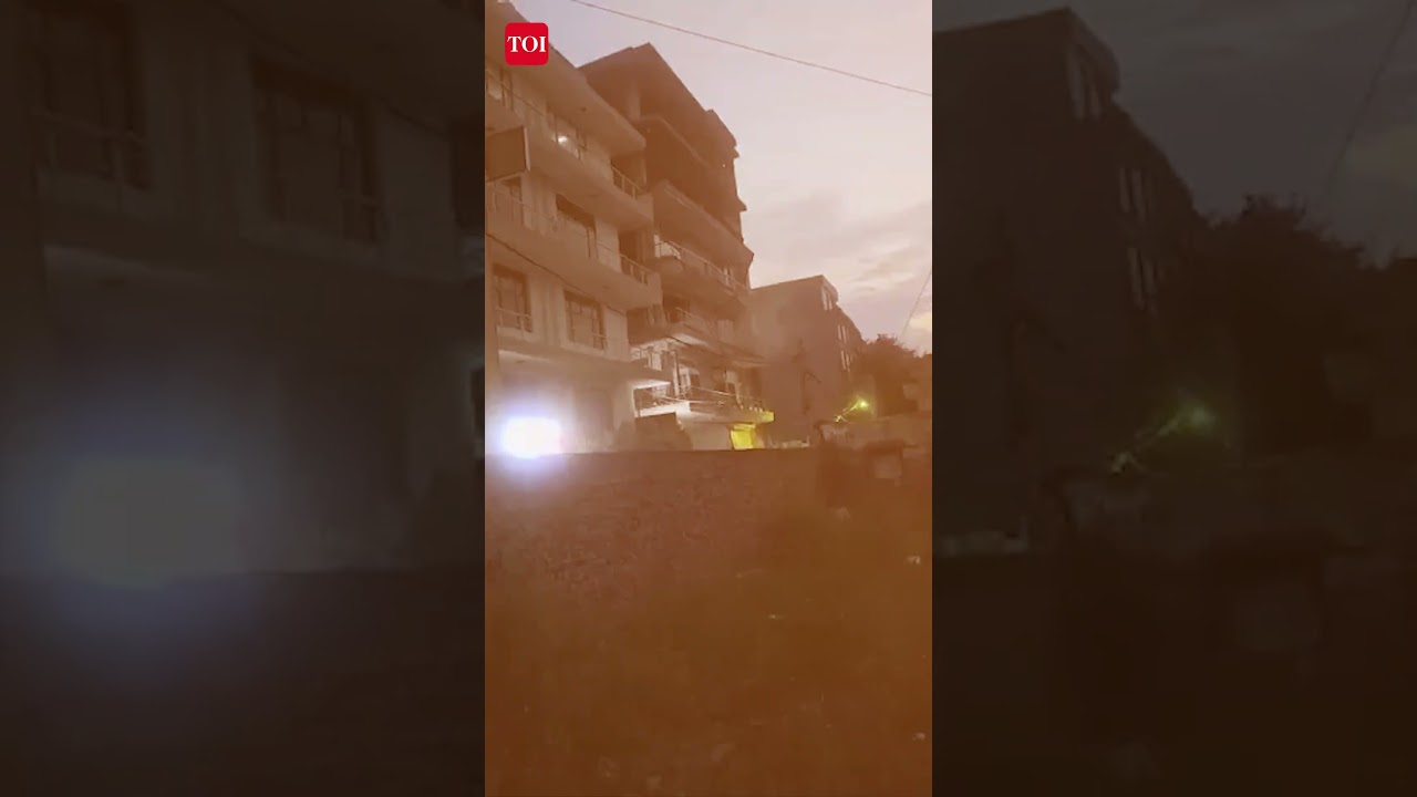 Watch: Dramatic Video Shows Exact Moment Saket Building Crashes To Ground, Bystanders Flee #Saket