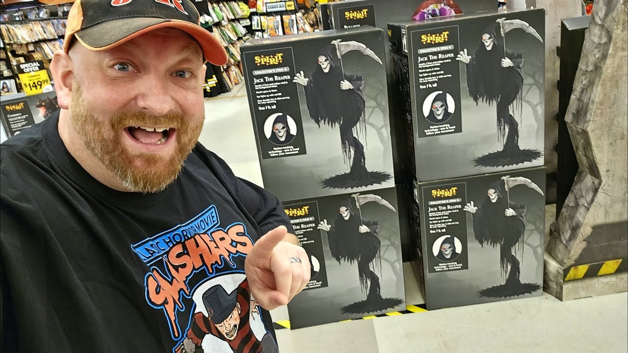 FUN AT SPIRIT HALLOWEEN 2025! SO MANY ANIMATRONICS!