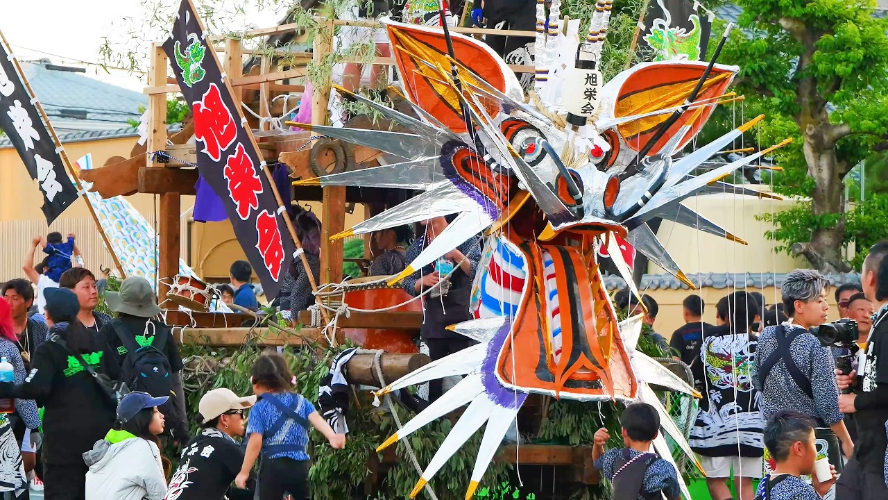 12基の大蛇が大暴れ。”おおむた「大蛇山」まつり”最終日。Twelve floats in the shape of giant snakes are gathered together.