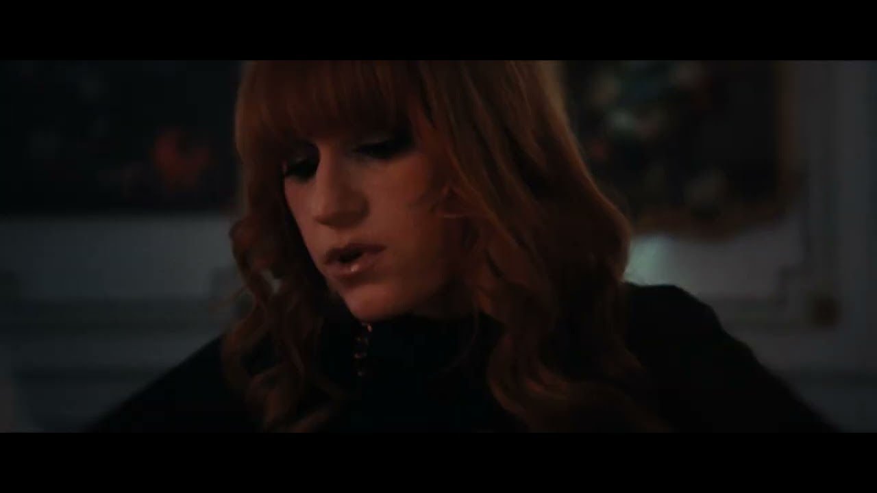 Holly Evans feat. Luv Resval  - Brûle la page (Clip officiel)