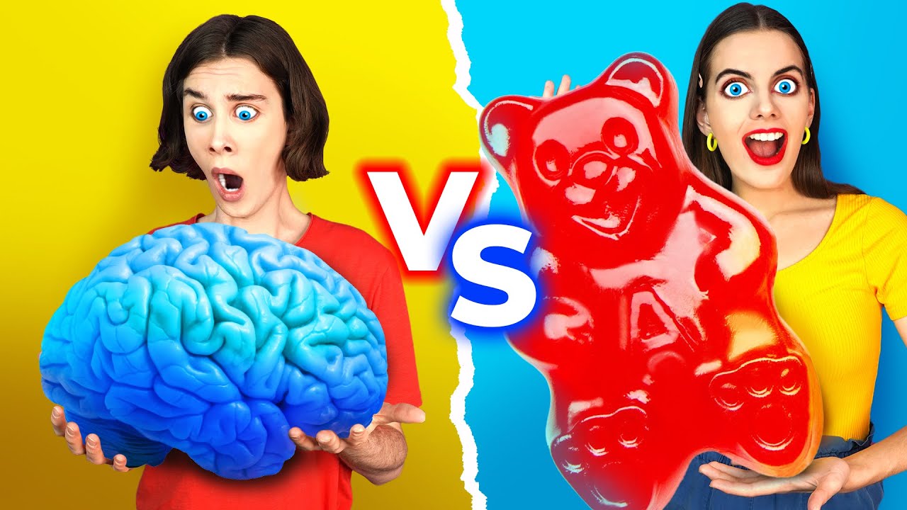 DESAF&Iacute;O COMIDA GOMOSA VS COMIDA DE VERDAD ! Comer el cerebro gomoso m&aacute;s grande del mundo!