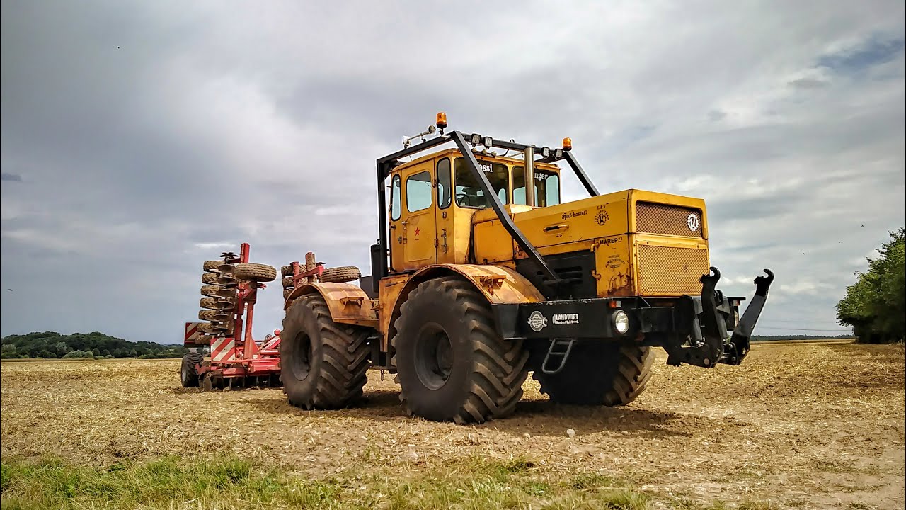 Kirovets K-700A mit der Horsch Joker 6RT